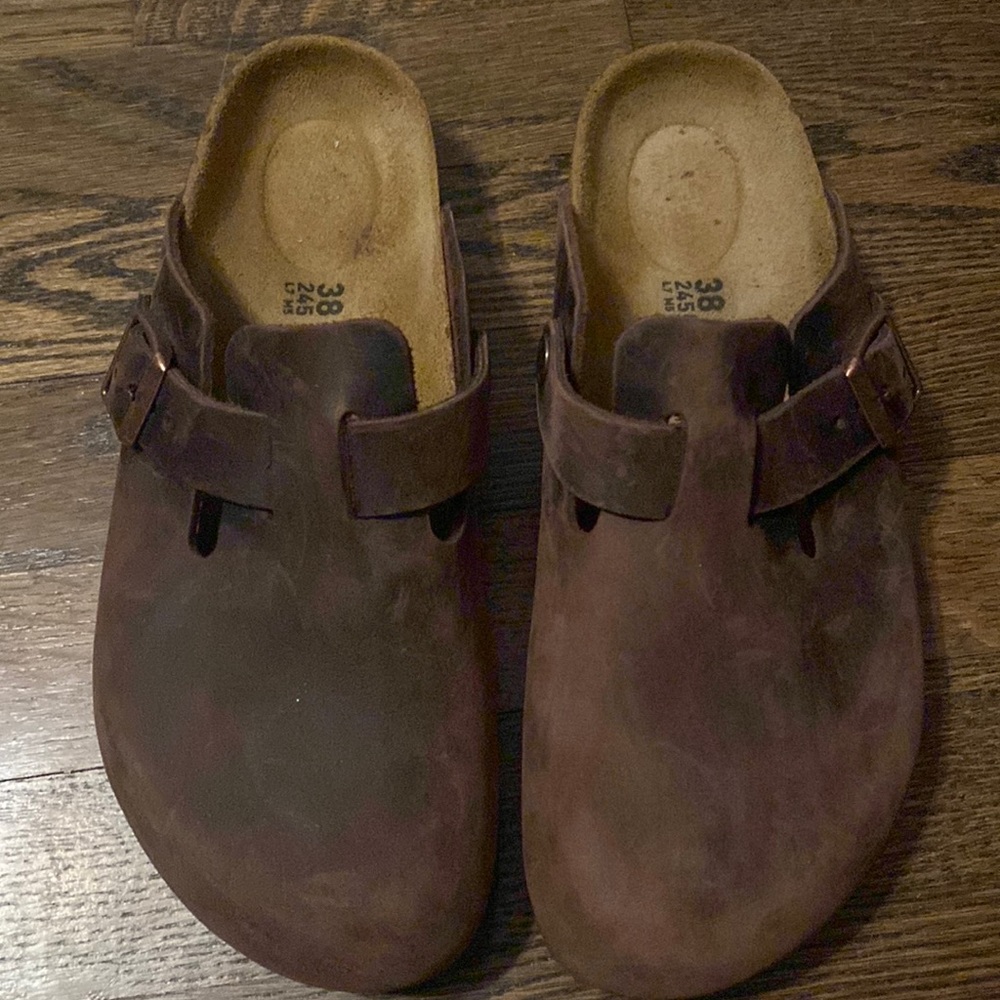 Brown oil leathered Habana Birkenstock clogs
